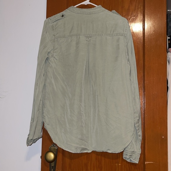 Button up - Picture 2 of 2